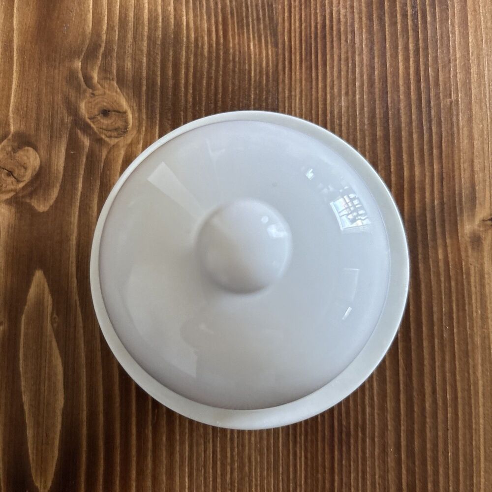 CRATE AND BARREL 90s Retro Glossy White Mini Single Domed Butter Dish No Flaws